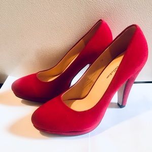 New Stefani Collection heels Size 7